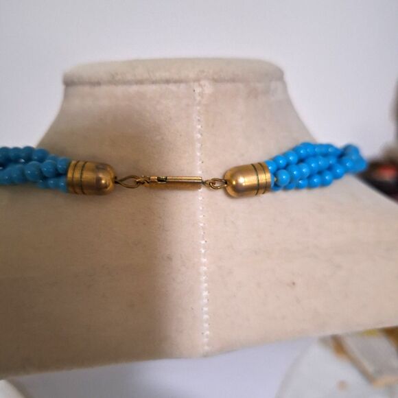 A Vintage Women's Choker Necklace Beaded Layered Grandma Core Torsade Style - Picture 4 of 8